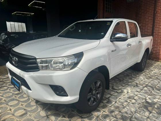 TOYOTA HILUX 2.8 STD 4X4 CD 16V DIESEL 4P MANUAL