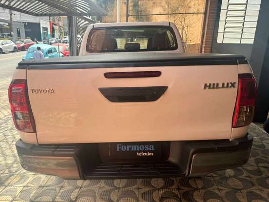 TOYOTA-HILUX-2018