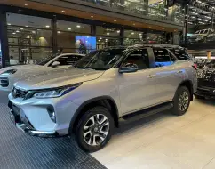 TOYOTA HILUX SW4 2.8 D-4D TURBO DIESEL DIAMOND 7L 4X4 AUTOMÁTICO TOYOTA HILUX SW4 2.8 D-4D TURBO DIESEL DIAMOND 7L 4X4 AUTOMÁTICO