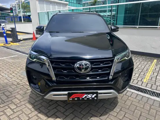 TOYOTA-HILUX SW4-2.8 D-4D TURBO DIESEL SRX 7L 4X4 AUTOMÁTICO TOYOTA-HILUX SW4-2020