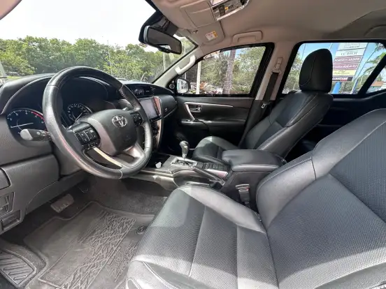 TOYOTA-HILUX SW4-2.8 D-4D TURBO DIESEL SRX 7L 4X4 AUTOMÁTICO TOYOTA-HILUX SW4-2020