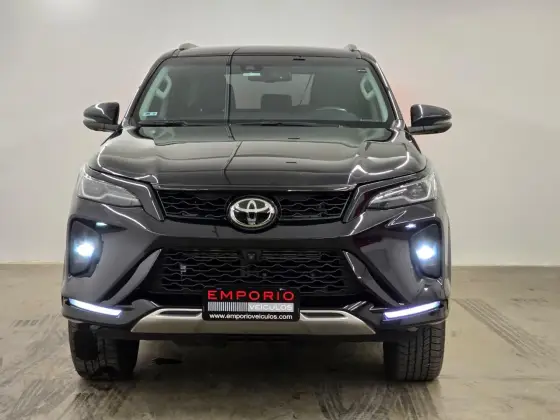 TOYOTA HILUX SW4 2.8 D-4D TURBO DIESEL SRX PLATINUM 4X4 AUTOMÁTICO