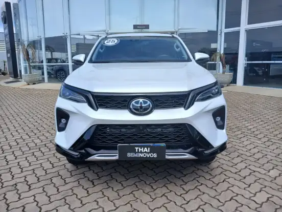 TOYOTA-HILUX SW4-2024