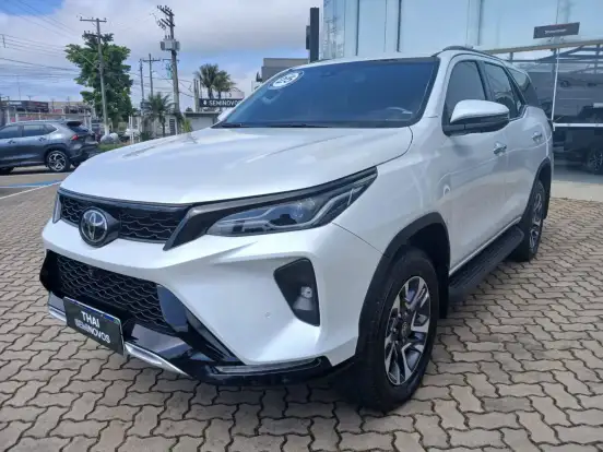 TOYOTA-HILUX SW4-2024
