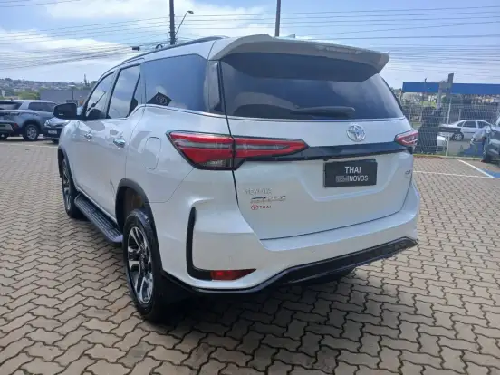 TOYOTA-HILUX SW4-2024
