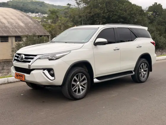 TOYOTA HILUX SW4 2.8 SRX 4X4 16V TURBO INTERCOOLER DIESEL 4P AUTOMÁTICO