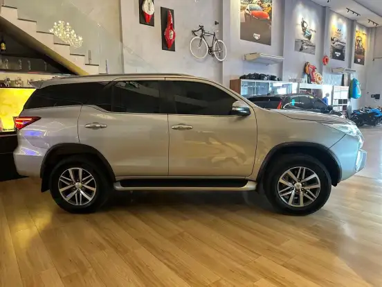 TOYOTA-HILUX SW4-2016
