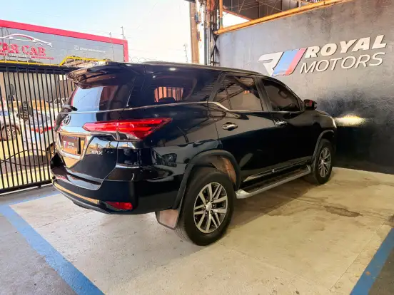 TOYOTA-HILUX SW4-2018
