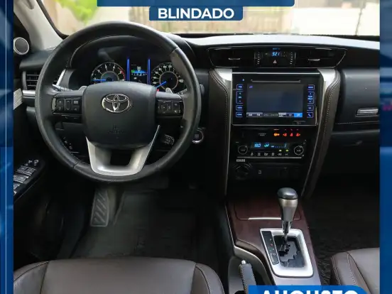 TOYOTA-HILUX SW4-2.8 SRX 4X4 7 LUGARES 16V TURBO INTERCOOLER DIESEL 4P AUTOMÁTICO TOYOTA-HILUX SW4-2018
