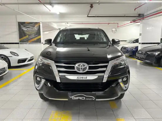 TOYOTA-HILUX SW4-2.8 SRX 4X4 7 LUGARES 16V TURBO INTERCOOLER DIESEL 4P AUTOMÁTICO TOYOTA-HILUX SW4-2017