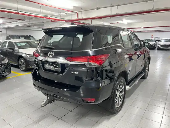 TOYOTA-HILUX SW4-2.8 SRX 4X4 7 LUGARES 16V TURBO INTERCOOLER DIESEL 4P AUTOMÁTICO TOYOTA-HILUX SW4-2017