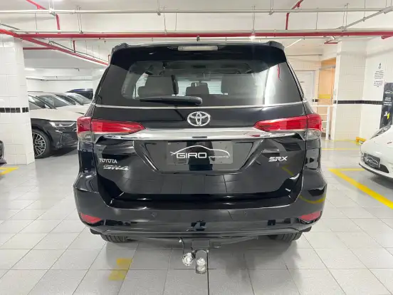 TOYOTA-HILUX SW4-2.8 SRX 4X4 7 LUGARES 16V TURBO INTERCOOLER DIESEL 4P AUTOMÁTICO TOYOTA-HILUX SW4-2017