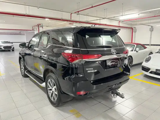 TOYOTA-HILUX SW4-2.8 SRX 4X4 7 LUGARES 16V TURBO INTERCOOLER DIESEL 4P AUTOMÁTICO TOYOTA-HILUX SW4-2017