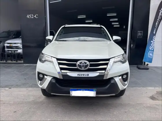 TOYOTA HILUX SW4 2.8 SRX DIAMOND 4X4 7 LUGARES 16V TURBO INTERCOOLER DIESEL 4P AUTOMÁTICO