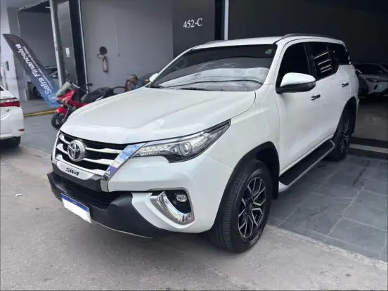 TOYOTA-HILUX SW4-2.8 SRX DIAMOND 4X4 7 LUGARES 16V TURBO INTERCOOLER DIESEL 4P AUTOMÁTICO TOYOTA-HILUX SW4-2019