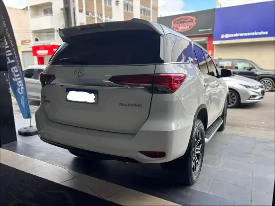 TOYOTA-HILUX SW4-2.8 SRX DIAMOND 4X4 7 LUGARES 16V TURBO INTERCOOLER DIESEL 4P AUTOMÁTICO TOYOTA-HILUX SW4-2019