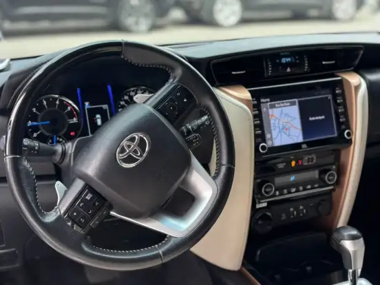 TOYOTA-HILUX SW4-2.8 SRX DIAMOND 4X4 7 LUGARES 16V TURBO INTERCOOLER DIESEL 4P AUTOMÁTICO TOYOTA-HILUX SW4-2019