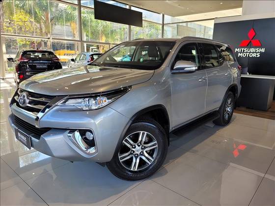 TOYOTA HILUX SW4 2.7 SR 7 LUGARES 4X2 16V FLEX 4P AUTOMÁTICO