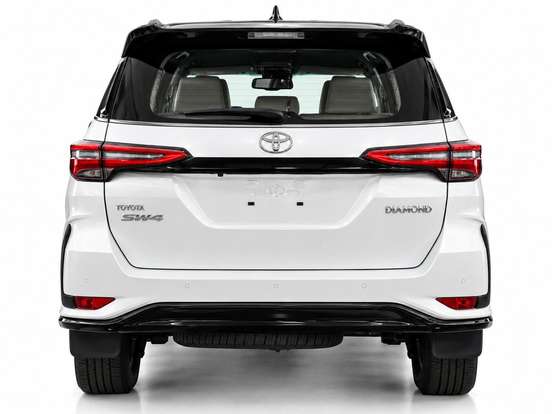 TOYOTA-HILUX SW4-2025