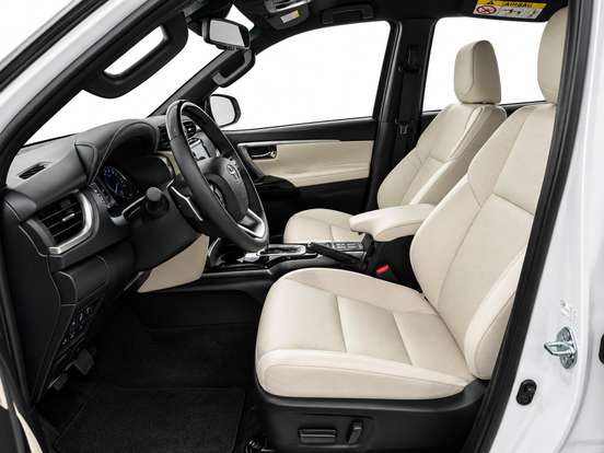 TOYOTA-HILUX SW4-2025