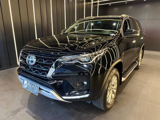 TOYOTA HILUX SW4 2.8 D-4D TURBO DIESEL SRX 4X4 AUTOMÁTICO