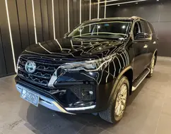 TOYOTA HILUX SW4 2.8 D-4D TURBO DIESEL SRX 4X4 AUTOMÁTICO TOYOTA HILUX SW4 2.8 D-4D TURBO DIESEL SRX 4X4 AUTOMÁTICO