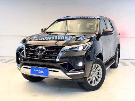 TOYOTA HILUX SW4 2.8 D-4D TURBO DIESEL SRX 4X4 AUTOMÁTICO