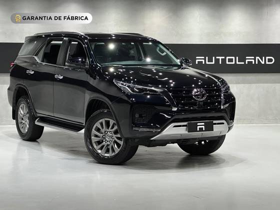 TOYOTA HILUX SW4 2.8 D-4D TURBO DIESEL SRX 4X4 AUTOMÁTICO
