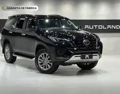 TOYOTA HILUX SW4 2.8 D-4D TURBO DIESEL SRX 4X4 AUTOMÁTICO TOYOTA HILUX SW4 2.8 D-4D TURBO DIESEL SRX 4X4 AUTOMÁTICO