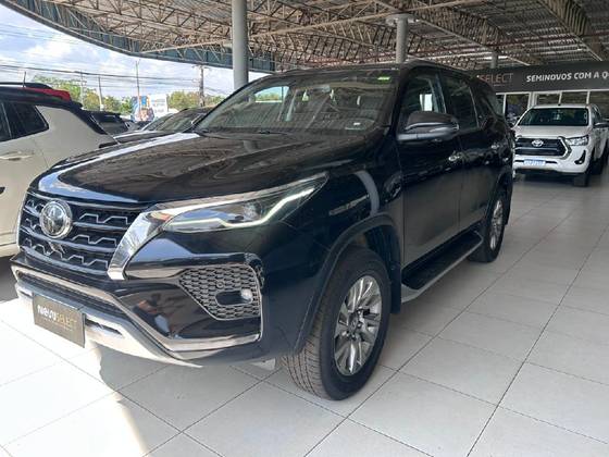 TOYOTA HILUX SW4 2.8 D-4D TURBO DIESEL SRX 7L 4X4 AUTOMÁTICO