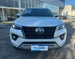 TOYOTA HILUX SW4 2.8 D-4D TURBO DIESEL SRX 7L 4X4 AUTOMÁTICO TOYOTA HILUX SW4 2.8 D-4D TURBO DIESEL SRX 7L 4X4 AUTOMÁTICO