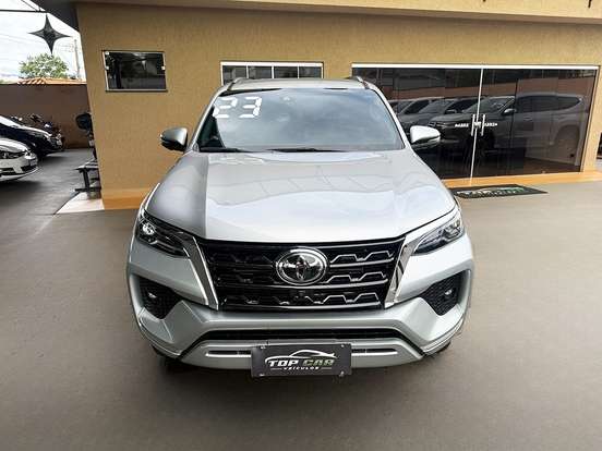 TOYOTA-HILUX SW4-2023