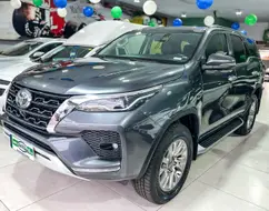 TOYOTA HILUX SW4 2.8 D-4D TURBO DIESEL SRX 7L 4X4 AUTOMÁTICO TOYOTA HILUX SW4 2.8 D-4D TURBO DIESEL SRX 7L 4X4 AUTOMÁTICO