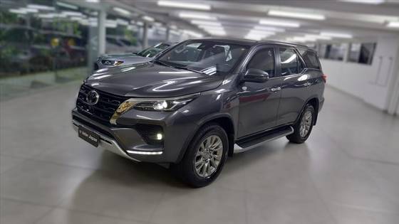 TOYOTA HILUX SW4 2.8 D-4D TURBO DIESEL SRX 7L 4X4 AUTOMÁTICO