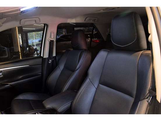 TOYOTA-HILUX SW4-2.8 D-4D TURBO DIESEL SRX 7L 4X4 AUTOMÁTICO TOYOTA-HILUX SW4-2023