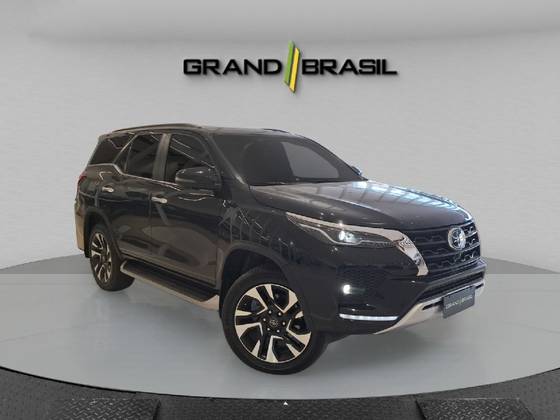TOYOTA HILUX SW4 2.8 D-4D TURBO DIESEL SRX 7L 4X4 AUTOMÁTICO