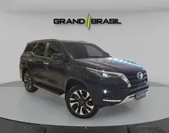 TOYOTA HILUX SW4 2.8 D-4D TURBO DIESEL SRX 7L 4X4 AUTOMÁTICO TOYOTA HILUX SW4 2.8 D-4D TURBO DIESEL SRX 7L 4X4 AUTOMÁTICO