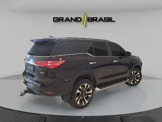 TOYOTA-HILUX SW4-2.8 D-4D TURBO DIESEL SRX 7L 4X4 AUTOMÁTICO TOYOTA-HILUX SW4-2023
