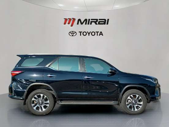 TOYOTA-HILUX SW4-2024