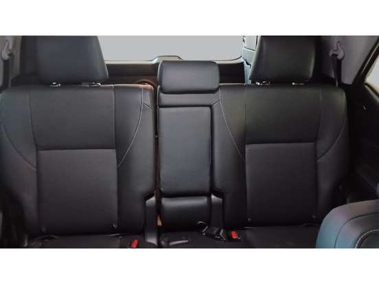 TOYOTA-HILUX SW4-2.8 D-4D TURBO DIESEL SRX PLATINUM 7L 4X4 AUTOMÁTICO TOYOTA-HILUX SW4-2024