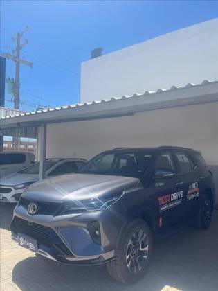 TOYOTA HILUX SW4 2.8 D-4D TURBO DIESEL SRX PLATINUM 7L 4X4 AUTOMÁTICO
