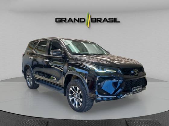 TOYOTA HILUX SW4 2.8 D-4D TURBO DIESEL SRX PLATINUM 7L 4X4 AUTOMÁTICO