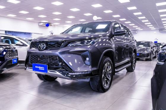 TOYOTA HILUX SW4 2.8 D-4D TURBO DIESEL SRX PLATINUM 7L 4X4 AUTOMÁTICO