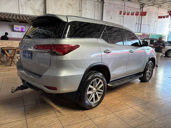 TOYOTA-HILUX SW4-2017