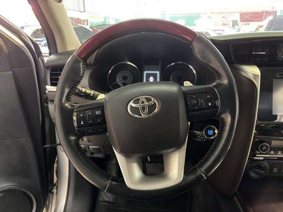TOYOTA-HILUX SW4-2017