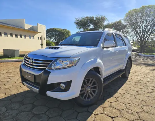 TOYOTA HILUX SW4 3.0 SRV 4X4 7 LUGARES 16V TURBO INTERCOOLER DIESEL 4P AUTOMÁTICO