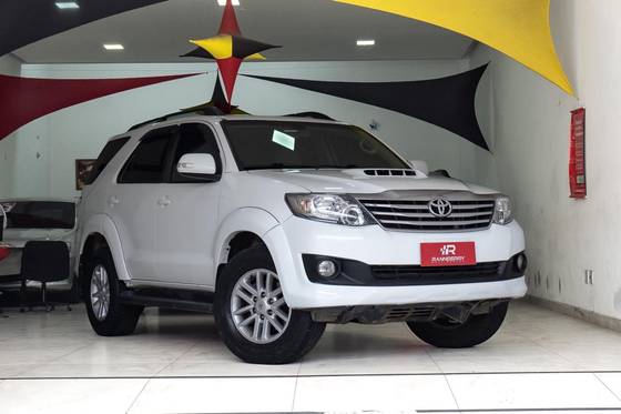 TOYOTA HILUX SW4 3.0 SRV 4X4 7 LUGARES 16V TURBO INTERCOOLER DIESEL 4P AUTOMÁTICO
