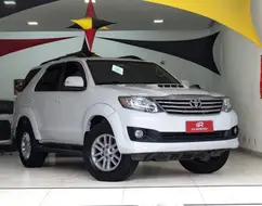 TOYOTA HILUX SW4 3.0 SRV 4X4 7 LUGARES 16V TURBO INTERCOOLER DIESEL 4P AUTOMÁTICO TOYOTA HILUX SW4 3.0 SRV 4X4 7 LUGARES 16V TURBO INTERCOOLER DIESEL 4P AUTOMÁTICO