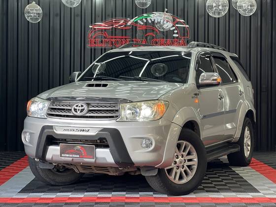 TOYOTA HILUX SW4 3.0 SRV 4X4 7 LUGARES 16V TURBO INTERCOOLER DIESEL 4P AUTOMÁTICO
