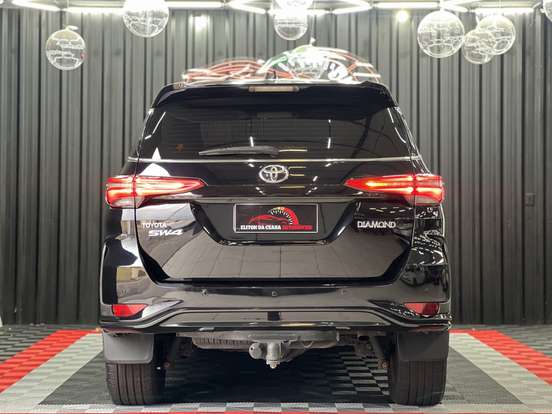 TOYOTA-HILUX SW4-2016